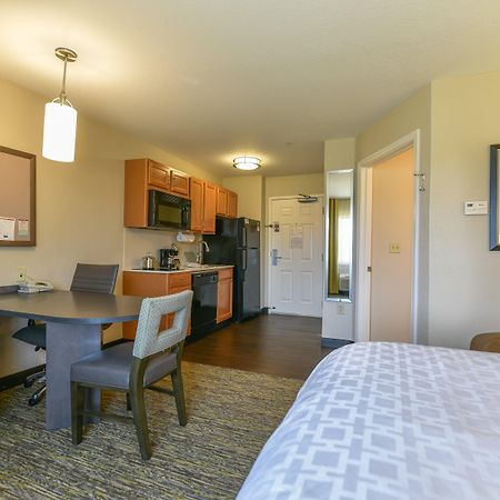 Candlewood Suites Medford By Ihg Εξωτερικό φωτογραφία