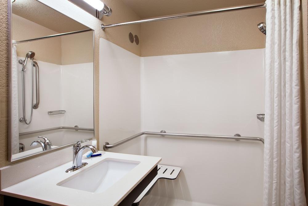 Candlewood Suites Medford By Ihg Εξωτερικό φωτογραφία