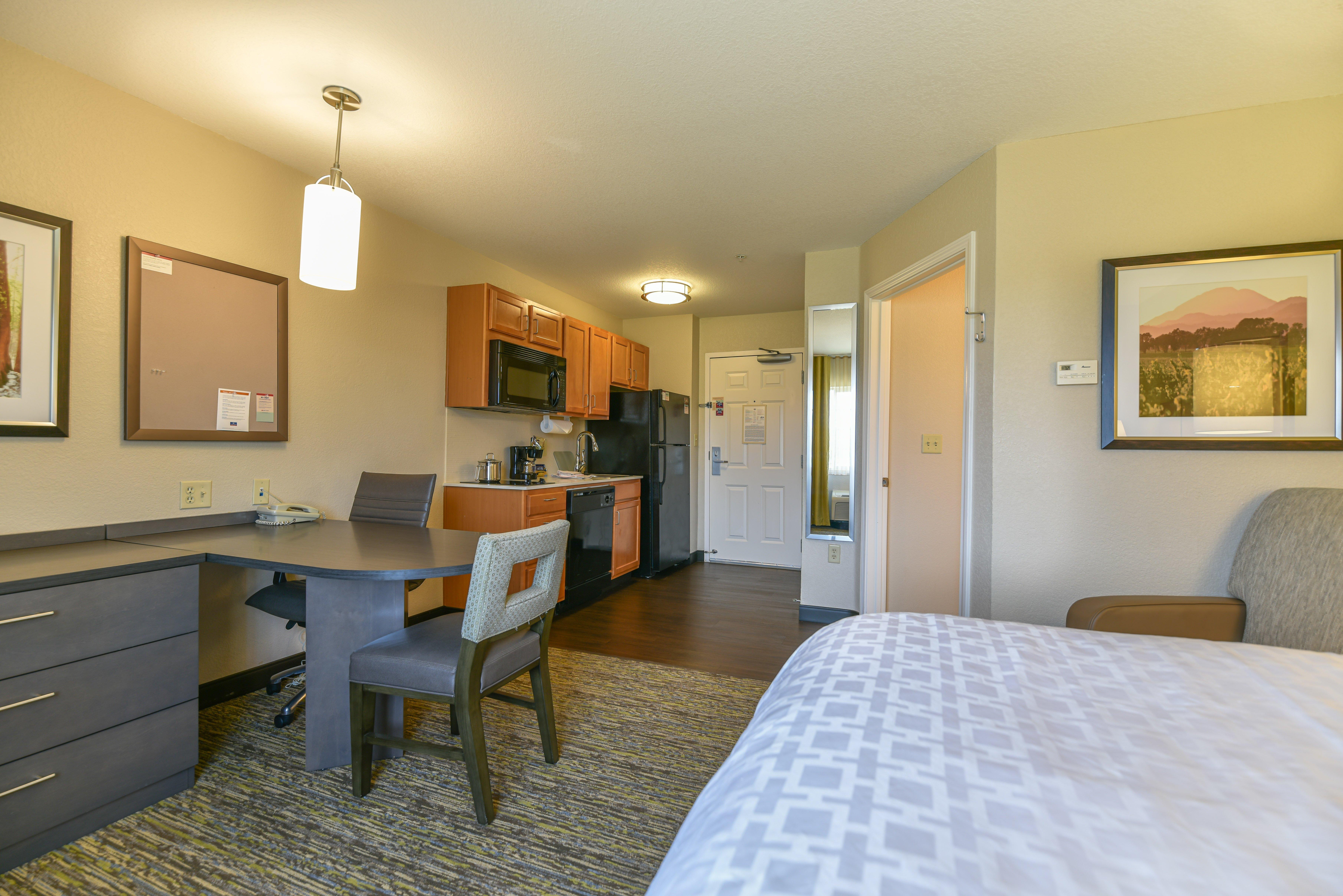 Candlewood Suites Medford By Ihg Εξωτερικό φωτογραφία