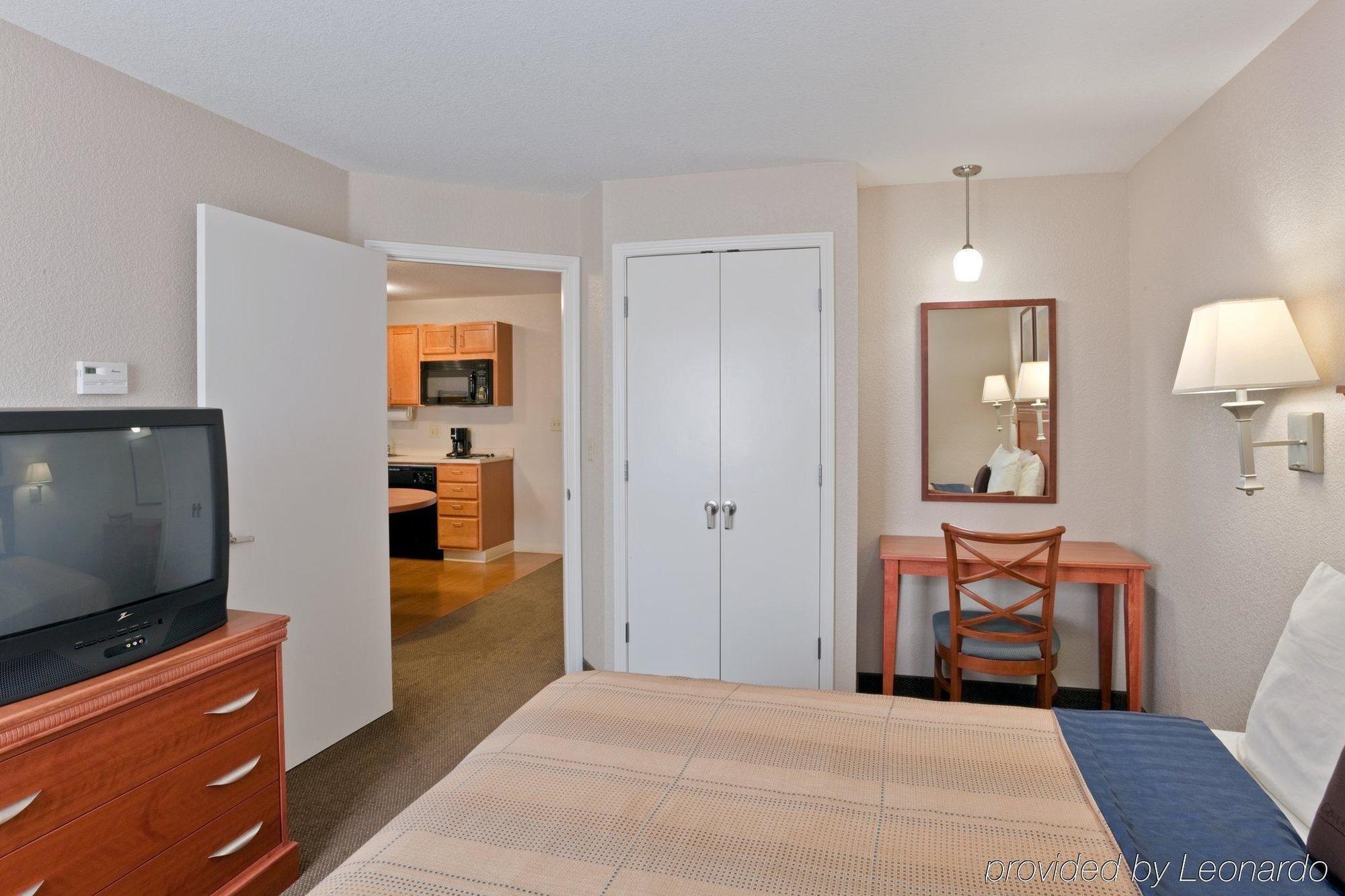 Candlewood Suites Medford By Ihg Εξωτερικό φωτογραφία